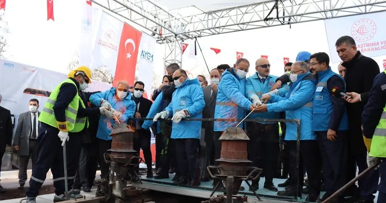 Bakanlar Kayseri’de tramvay hattının ilk kaynağını yaptı