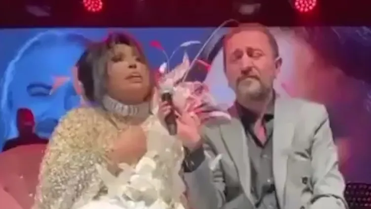 Bülent Ersoy’dan Volkan Konak’ın ardından sıra bende çıkışı! Sahnede gözyaşları içinde böyle andı...