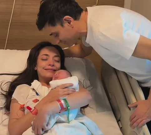 Cansel Elçin ve Zeynep Tuğçe Bayat’tan yürek ısıtan paylaşım! Atlas bebek büyükanneleriyle böyle tanıştı