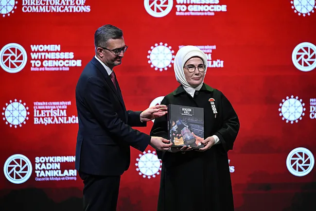 emine-erdogan-soykirima-savas-acmak-hepimizin-en-mesru-savasi-1765291083155.jpeg Emine Erdoğan: Soykırıma savaş açmak hepimizin en meşru savaşı