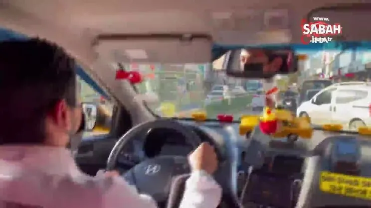 Taksici, bulduğu para dolu cüzdanı sahibine teslim etti | Video