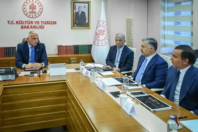 bakan-ersoy-duyurdu-muzelerde-yeni-donem-tc-kimlik-kartlari-muzekart-oluyor-1790839907791.jpg