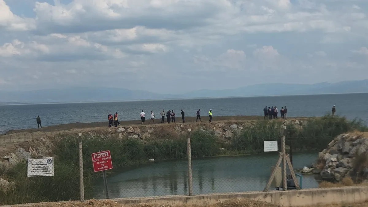 İznik Gölü'nde acı bekleyiş: 6 yaşındaki Erna Çetin kayboldu! İznik Gölü'nde acı bekleyiş: 6 yaşındaki Erna Çetin kayboldu!