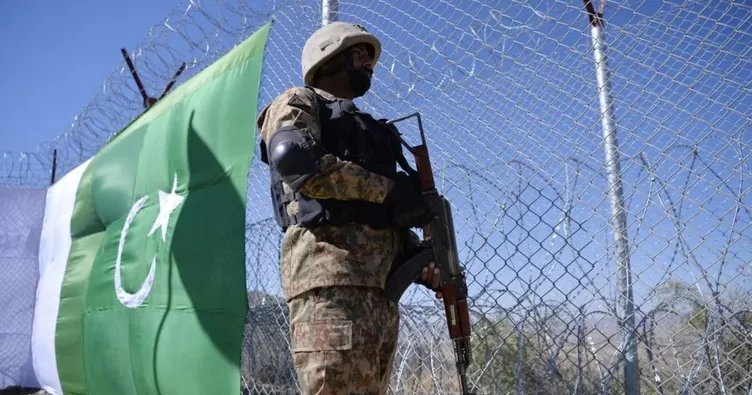 Yolcular otobüsten indirildi: Daha sonra kurşuna dizildiler