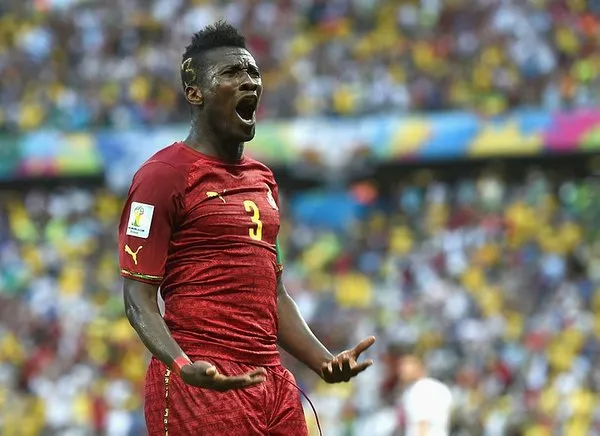 Asamoah Gyan: Devre arasında namaz kılan futbolcuları görünce...
