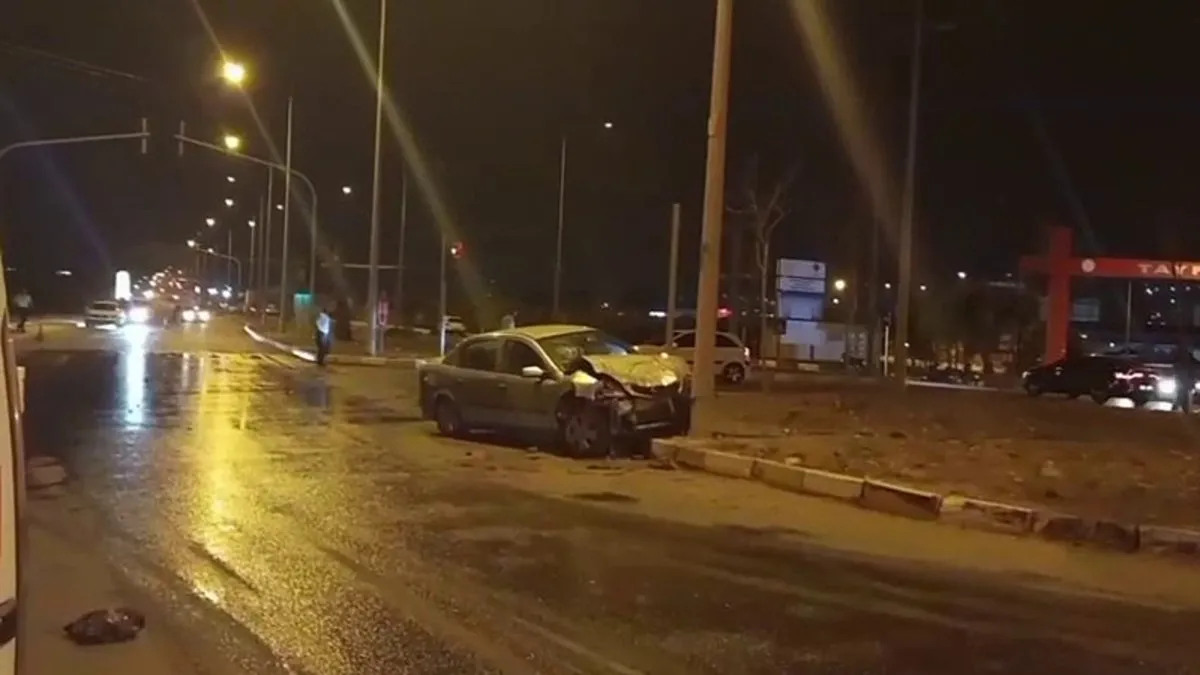 Hatay’da iki otomobil çarpıştı! Yaralılar var