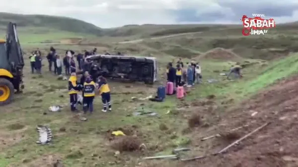 Sağlık personelini taşıyan minibüs şarampole yuvarlandı: 13 yaralı | Video