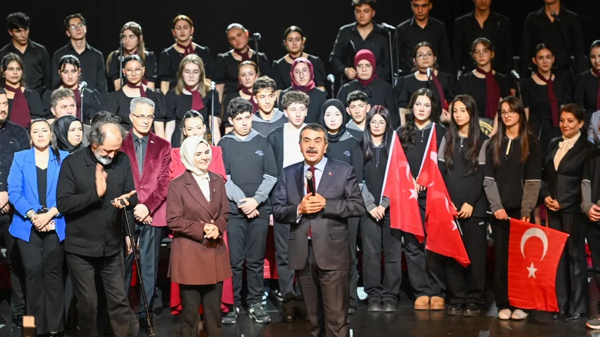 Bakanlar Tekin ile Göktaş Erzurum’da sanat etkinliğine katıldı Bakanlar Tekin ile Göktaş Erzurum’da sanat etkinliğine katıldı