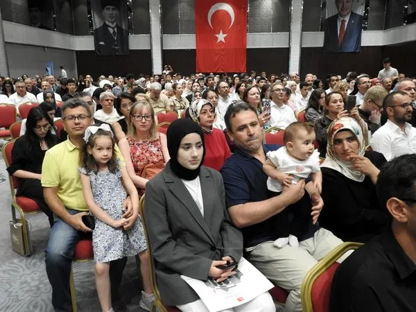 2025-yks-istanbul-sampiyonlari-bulusmasinda-basarili-ogrenciler-biraraya-geldi-1754064771685.jpg