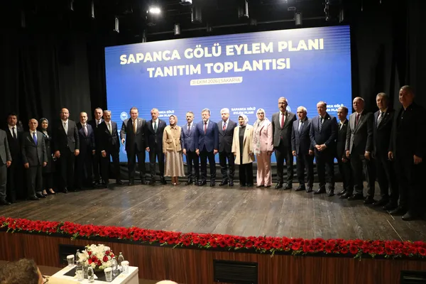 bakanlik-dugmeye-basti-sapanca-golu-alarm-veriyor-255-milyar-tllik-eylem-plani-1793455506954.jpg