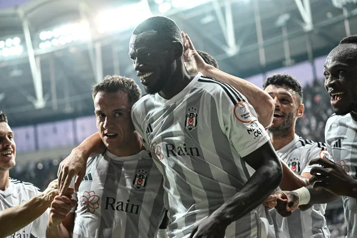 son-dakika-haberi-besiktas-evinde-rahat-kazandi-kartal-sivas-engelini-2-golle-gecildi-1693764472240.jpg