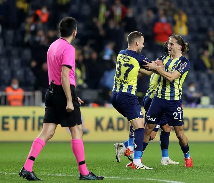 Son dakika: Fenerbahçeli taraftarlardan Mert Hakan Yandaş ve İrfan Can Kahveci’ye büyük tepki! Maç sonu gözyaşlarını tutamadı...