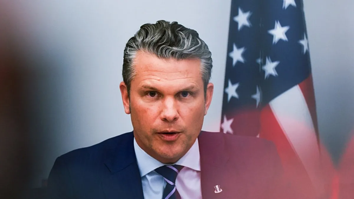 ABD Savunma Bakanı Hegseth’in uçağı İngiltere’ye acil iniş yaptı!