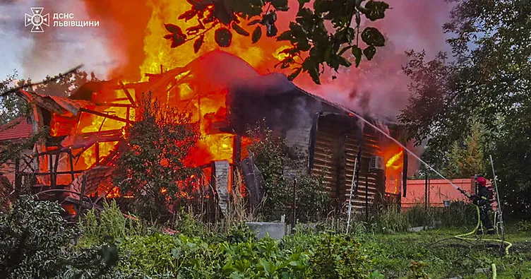 Ukrayna’nın batısı alarmda: Rusya’dan yılın en büyük hava saldırısı