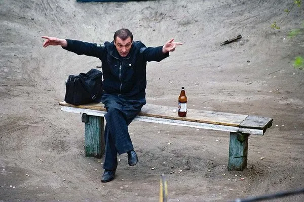 10 yıl boyunca aynı bankta yaşananların fotoğrafını çekti