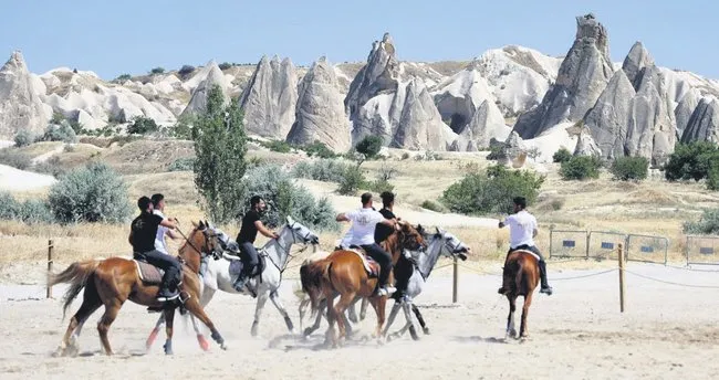 Kapadokya’da güzel atlar zamanı