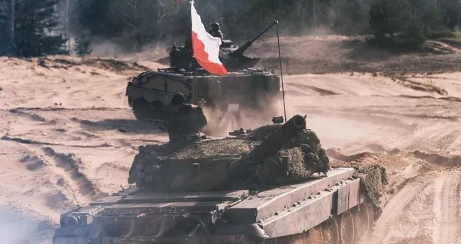 Polonya'dan Rusya'yı kızdıracak hamle! Tanklar Ukrayna'ya ulaştı