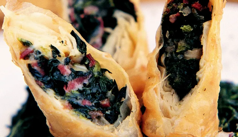 Pazılı Pastırmalı Börek Tarifi Tarifi BöreklerÇörekler ve Poğaçalar