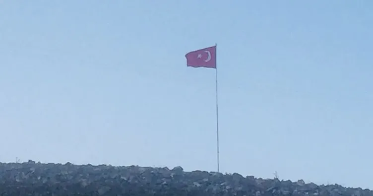 Ardahanlılar sınırda bayrak dalgalandırdı