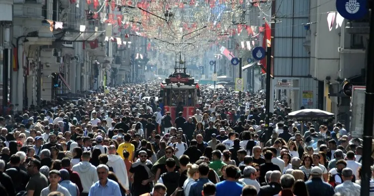 Ramazan Bayramı’nın son gününde yerli yabancı turistler İstanbul’da yoğunluğa neden oldu