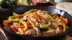 Ana yemeklerin vazgeçilmezi olacak! Tavuk fajita tarifi