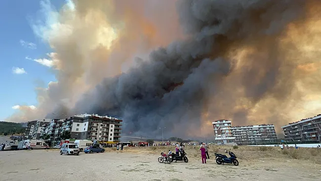 SON DAKİKA | Çanakkale’de korkutan orman yangını: Şehir duman altında, üniversite tahliye ediliyor!