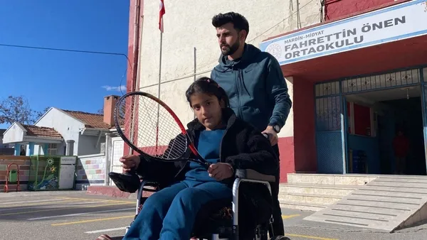 midyatta-engelli-ogrencisine-spor-yaptiran-vefakar-ogretmen-1740492295829.jpg