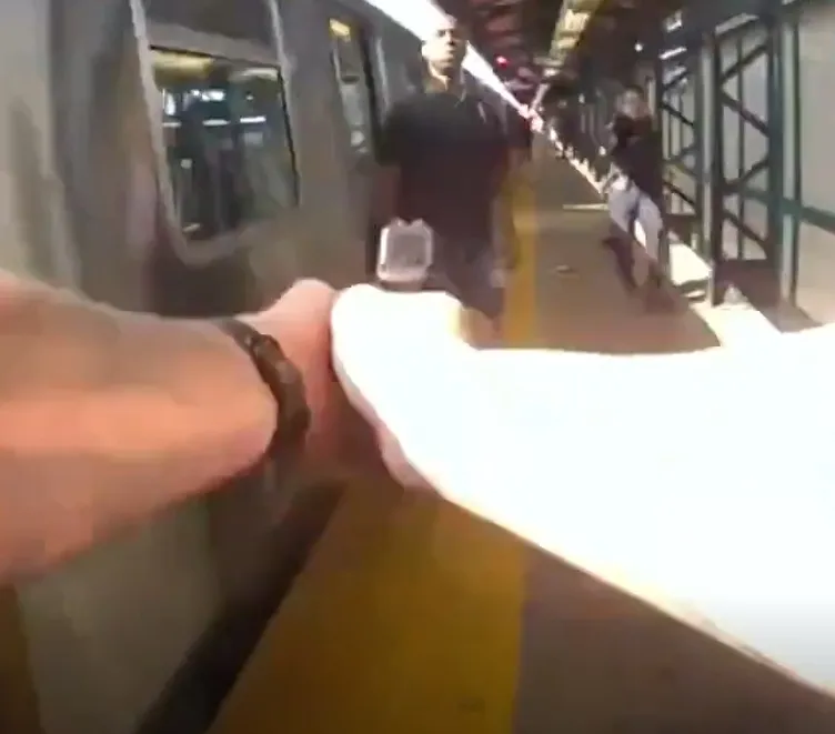 Irkçı ABD polisinden yeni skandal: Masum sivili başından vurdular!