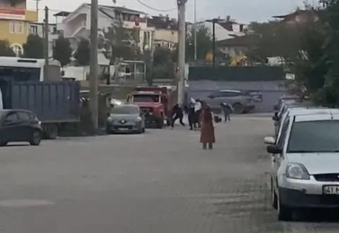 kocaelideki-bicakli-kavganin-saniklari-hakim-karsisina-cikti-uyusturucu-madde-vermek-istediler-kabul-etmedik-1733824070969.jpg
