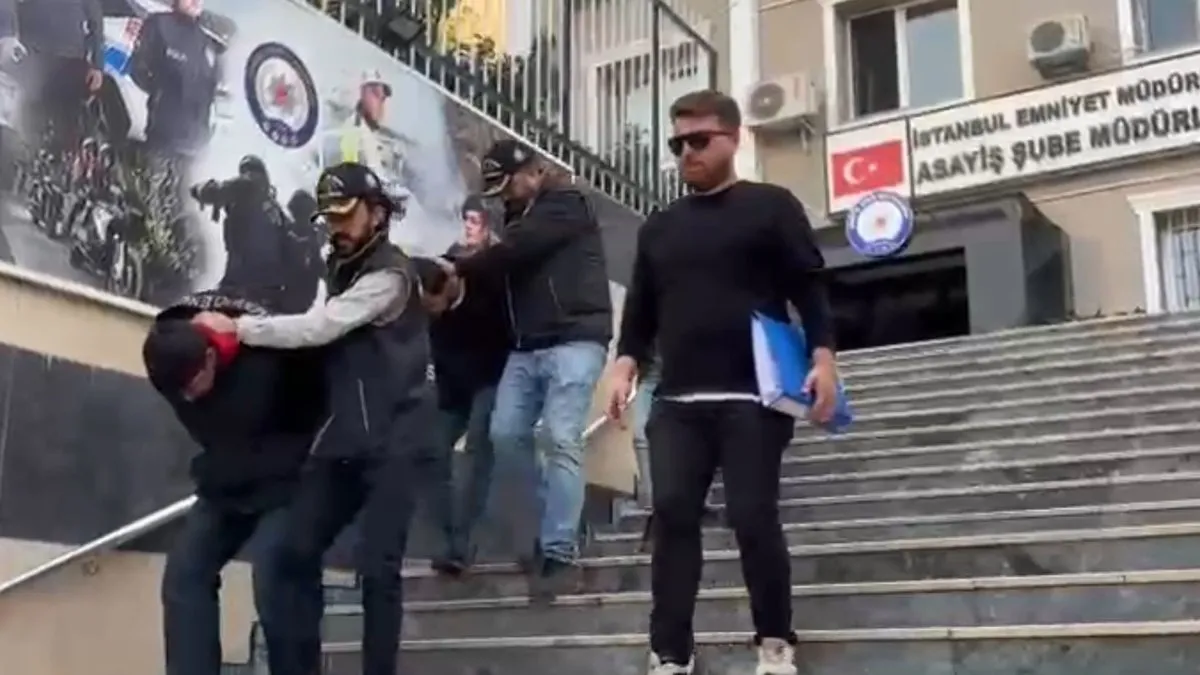 Telefondaki ‘polis’ tuzağına düştüler: Karı-koca 23 milyon lirayı dolandırıcılara işte böyle kaptırdı Telefondaki ‘polis’ tuzağına düştüler: Karı-koca 23 milyon lirayı dolandırıcılara işte böyle kaptırdı