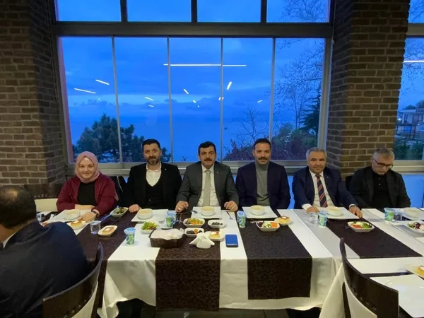 ak-parti-il-yonetimi-milletvekili-aday-adaylari-ile-iftar-yemeginde-bulustu-1680959060308.jpg