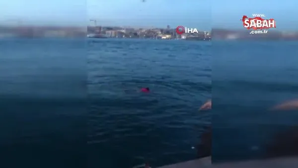 Eminönü'nde denize uçan otomobilden böyle kurtarıldılar