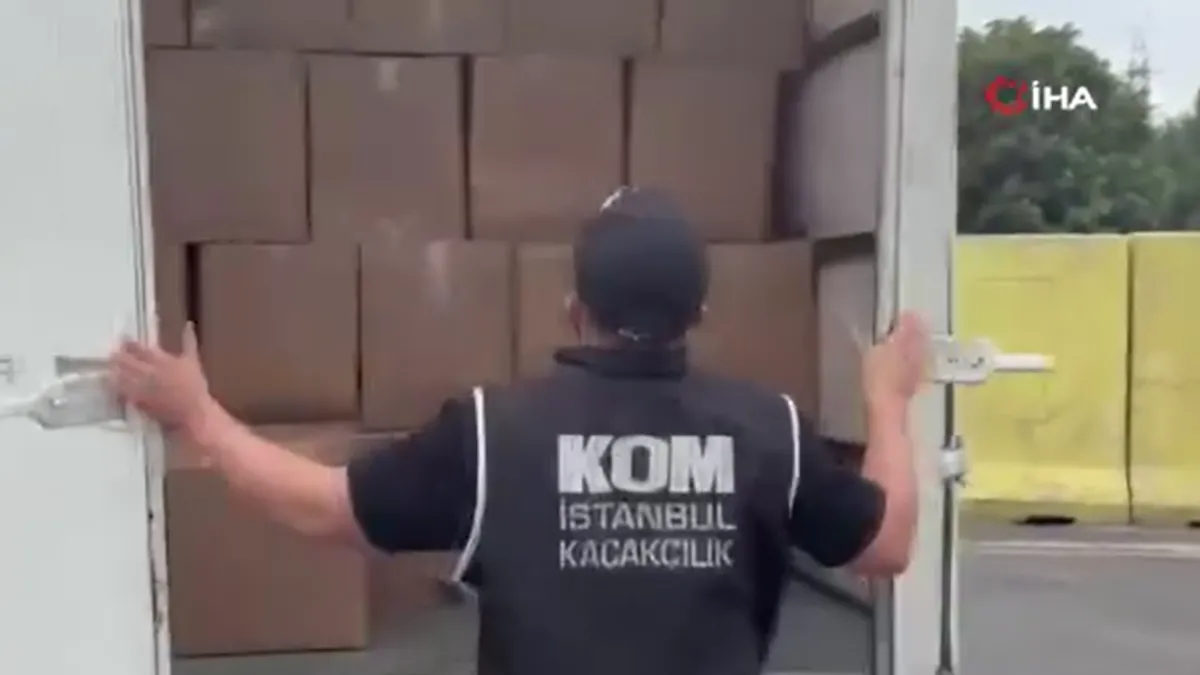 İstanbul’da kaçak sigara operasyonu: 4 milyon makaron ele geçirildi! İstanbul’da kaçak sigara operasyonu: 4 milyon makaron ele geçirildi!