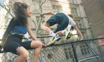 90’ların silüetleri renkli koleksiyonda