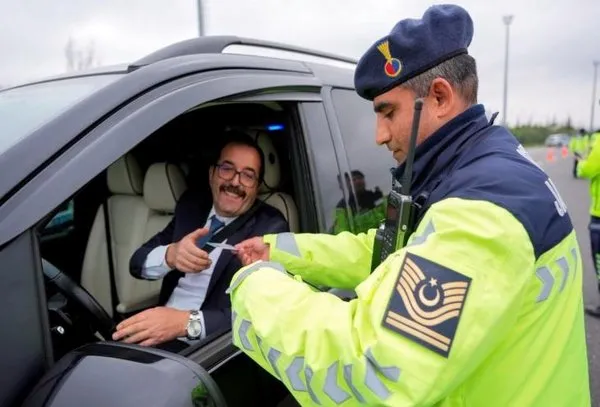 kazalari-onlemek-icin-jandarma-ekiplerinden-bayram-oncesi-trafik-denetimi-1743241318936.jpg