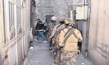 Zehir taciri 60 şüpheli yakalandı