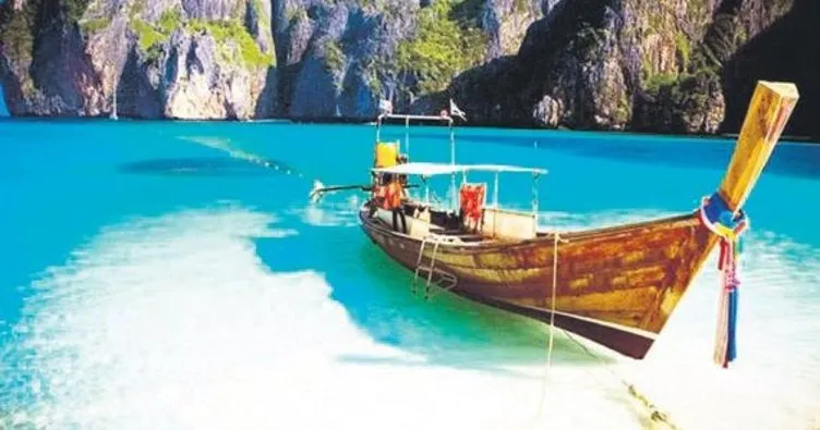 Tayland’ın en turistik sahilini kapattı