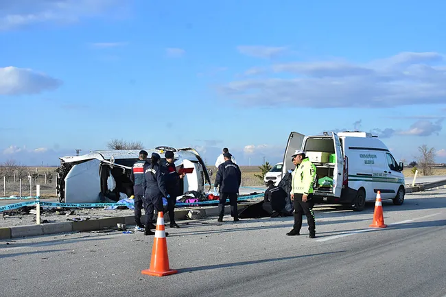 konyada-feci-kaza-otomobil-takla-atti-3-olu-1734011946781.jpeg