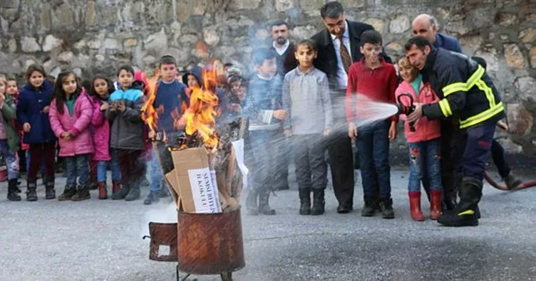 Bitlis’te minik öğrenciler için yangın tatbikatı