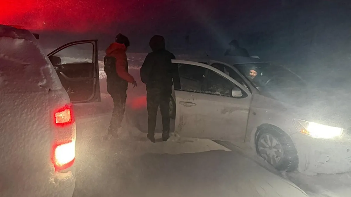 Ağrı’da kar ve tipide mahsur kalan 6 kişi kurtarıldı Ağrı’da kar ve tipide mahsur kalan 6 kişi kurtarıldı