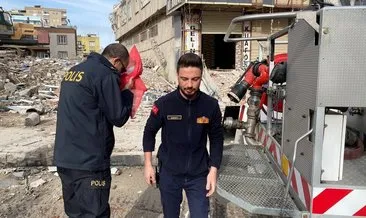 Hasarlı bina yıkımı, çatıdaki Türk bayrağının alınması için durduruldu #diyarbakir