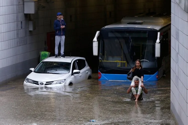 Son dakika: Ankara'da korkunç görüntüler! Sel başkenti yıktı geçti
