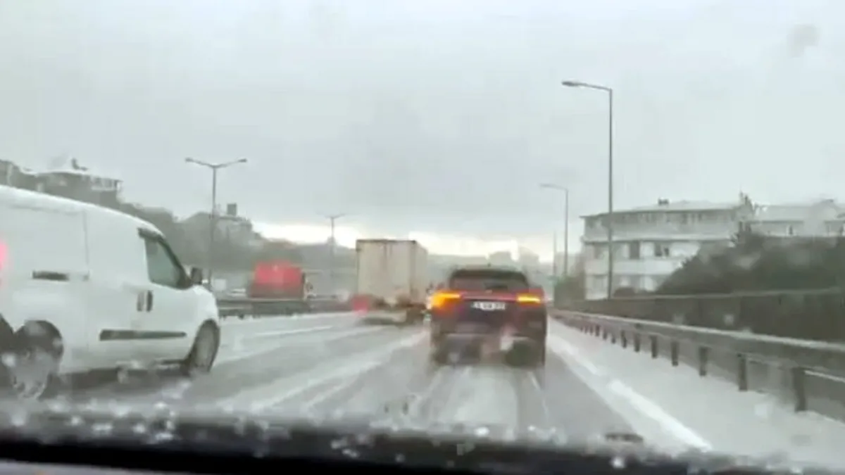 İstanbul’da bir günde yağmur ve dolu etkili oldu İstanbul’da bir günde yağmur ve dolu etkili oldu
