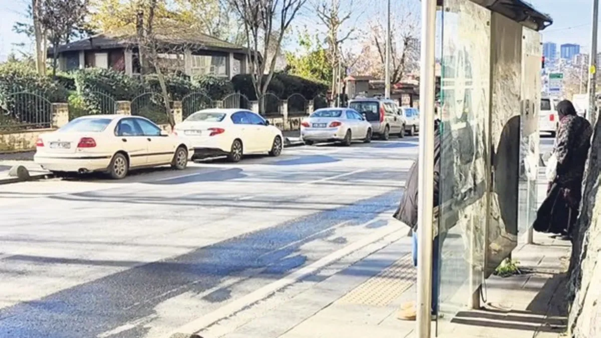 Bebeği otobüs durağına bıraktılar