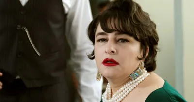 Esra Dermancıoğlu 15 yaş küçük oyuncuyla aşk mı yaşıyor? Bir Zamanlar Çukurova’ya veda eden ünlü oyuncu Esra Dermancıoğlu’na 15 yaş küçük sevgili...