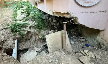 İstanbul'da dehşete düşüren görüntü! Binalarda çatlaklar, zeminlerde boşluk oluştu...