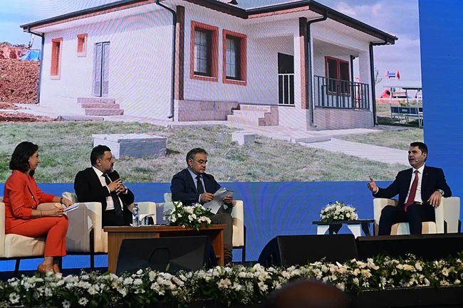 bakan-kurumdan-devlet-yoktu-iddialarina-sert-yanit-biz-soz-verdiysek-yapariz-1785598854082.jpg Bakan Kurum'dan muhalefetin kirli iftiralarına net cevap: