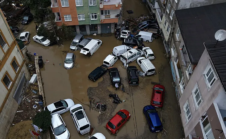 SON DAKİKA… Bütçe Ekrem İmamoğlu ve ekibinin cebine yağdı fatura İstanbulluya yazıldı! Mazgal ve rögar bakımı yapmayan İBB ve İSKİ’ye tepki…