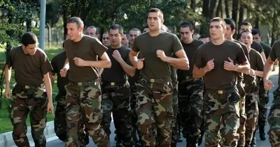 HABABAM SINIFI ASKERDE KONUSU: Hababam Sınıfı Askerde filmi oyuncuları kimler ve ne zaman çekildi?