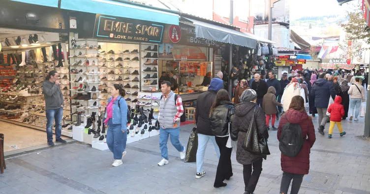 İzmir’de akılalmaz olay: Yolda yürüyen genç kıza öyle bir şey yaptı ki